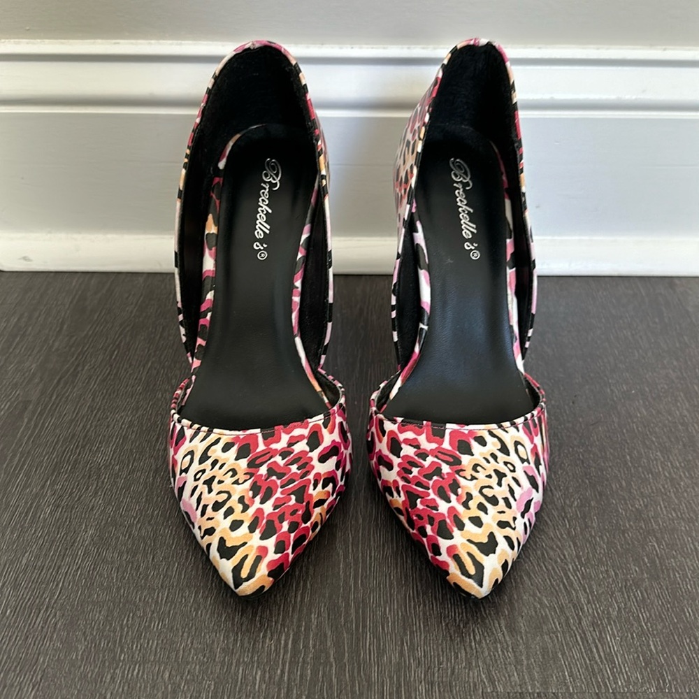 Breckelle’s point toe high heels